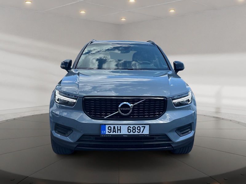 Volvo XC40 (2022) R-DESIGN B4 145kW AWD TAŽNÉ CZ - fotka 2 z 11