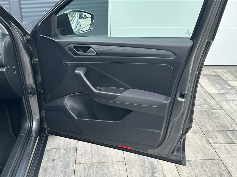 Volkswagen T-Roc 1,5 TSI 150PS  Trendline DSG - fotka 18 z 49