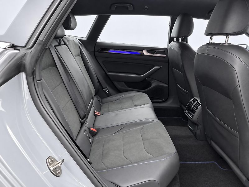 Volkswagen Arteon Shooting Brake R 2,0 TSI 235kW DSG 4Motion DP - fotka 13 z 32