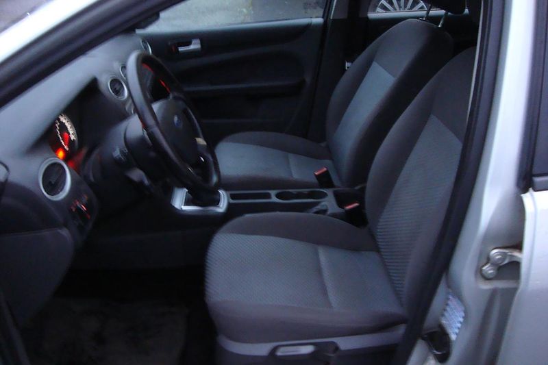 Ford Focus (2007) 1.6i,ČR,Pravid.serv.STK 5/2027 - fotka 27 z 54