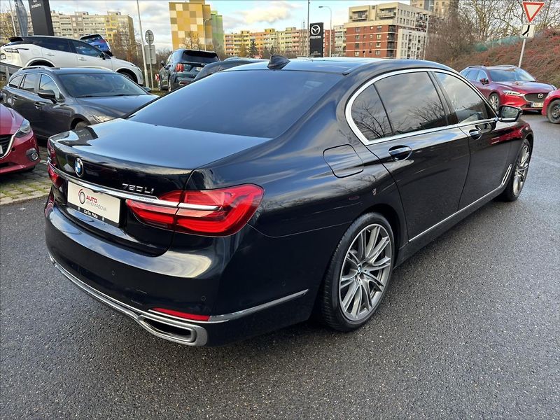 BMW Řada 7 4,4 i 750Li xDrive Individual - fotka 5 z 39