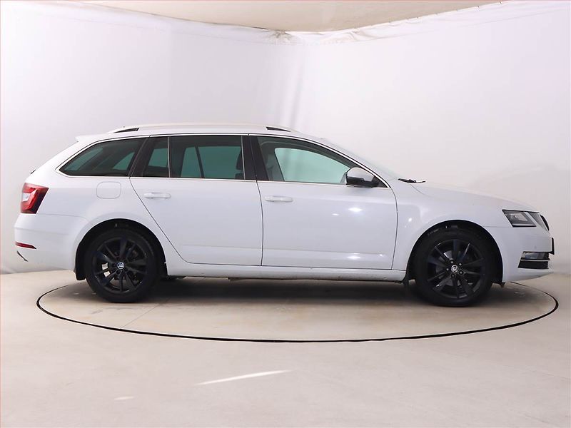 Škoda Octavia (2018) Elegance 1.5 TSI, Automat - fotka 6 z 21