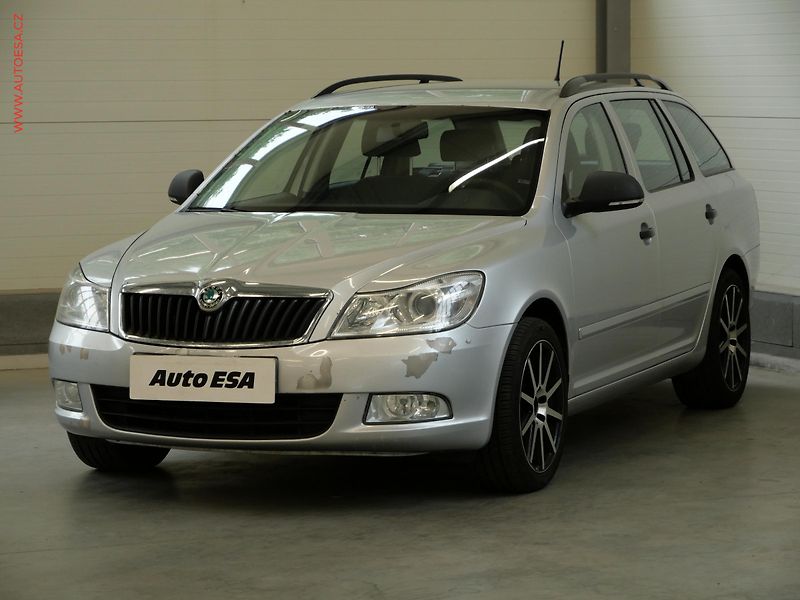 Škoda Octavia (2013) 1.6TDi, ČR, AC, park.asist - fotka 3 z 17
