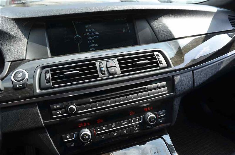 BMW Řada 5 (2011) 535 D XDRIVE TOURING AT - fotka 12 z 20