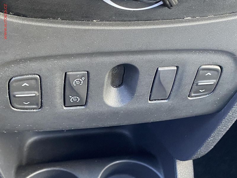 Dacia Sandero (2013) 0.9 TCe, Laureate, AC, tempo - fotka 13 z 16