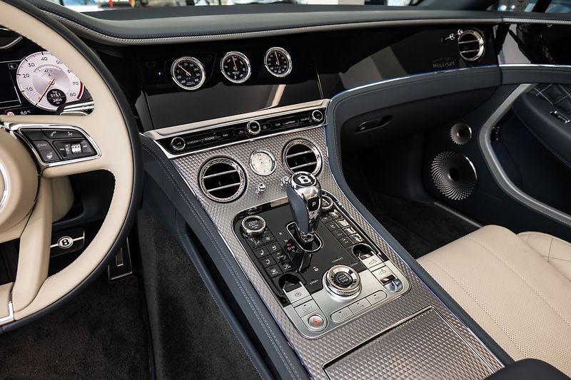 Bentley Continental GTC V8 Mulliner - fotka 11 z 24