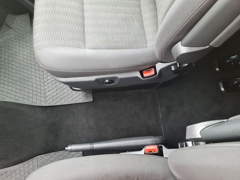Volkswagen Transporter (2016)  CARAVELLE T6 2.0 TDi OLOMOUC - fotka 39 z 86