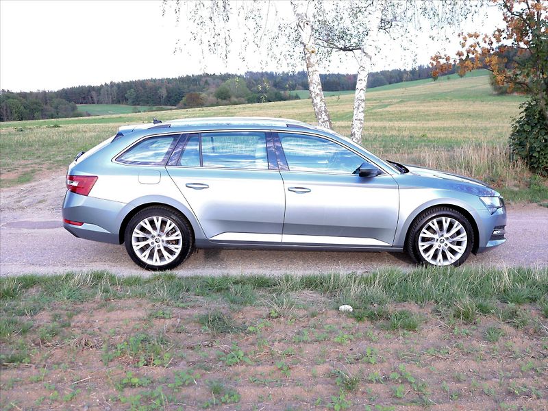 Škoda Superb 2,0 TDI DSG 4x4 CZ Style DPH - fotka 8 z 33