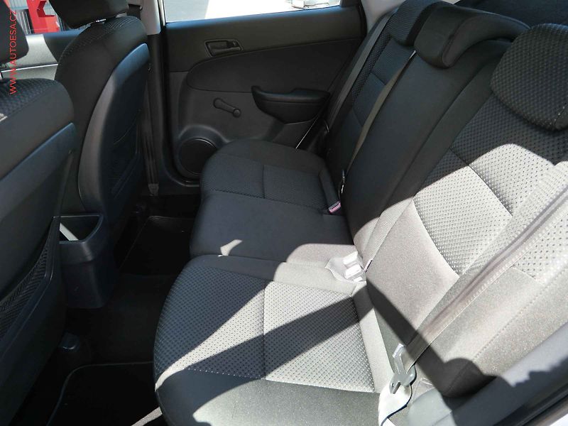 Hyundai i30 (2010) 1.4CVVT, 2.maj,ČR, El. okna - fotka 10 z 12