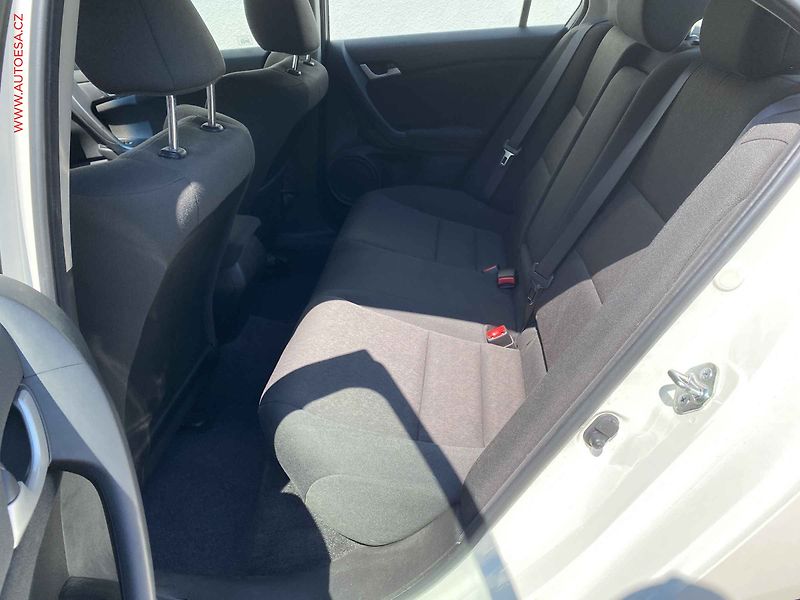 Honda Accord (2010) 2.0 i-VTEC, Comfort, výhřev - fotka 10 z 16