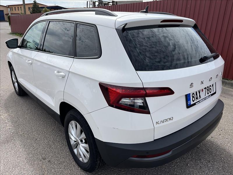 Škoda Karoq 2,0 TDi 110 4x4 DSG TAŽNÉ -DPH - fotka 8 z 46