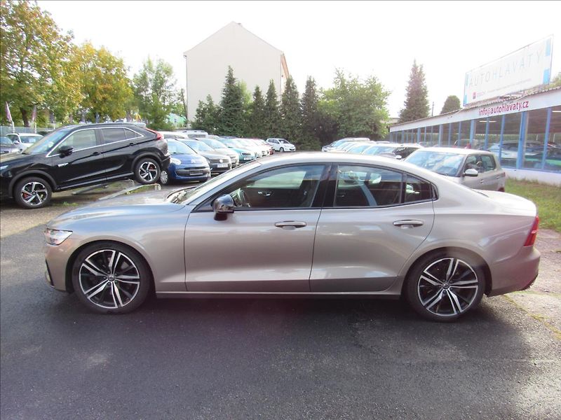 Volvo S60 2,0 B5 184kW AWD R-Design - fotka 7 z 34