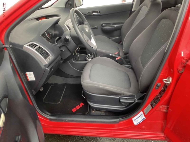 Hyundai i20 (2009) 1.2i, ČR - fotka 9 z 14
