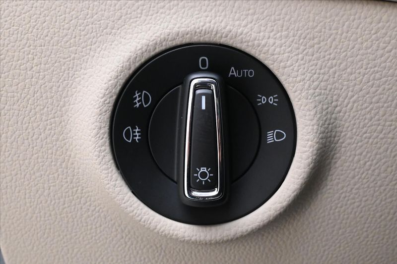 Škoda Superb 2,0 TDI 140 kW DSG L&K Záruka - fotka 27 z 32