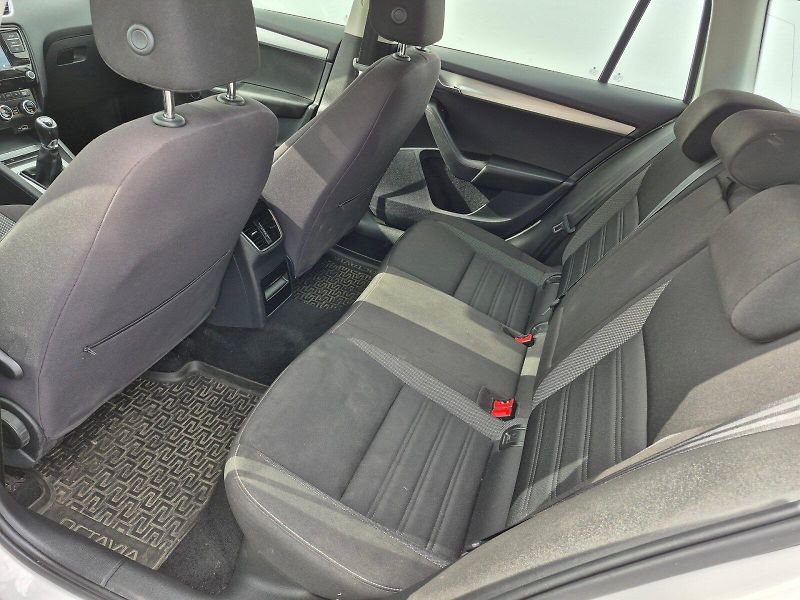 Škoda Octavia (2019) Ambition PLUS 1.6 TDI 85kW Com - fotka 23 z 26