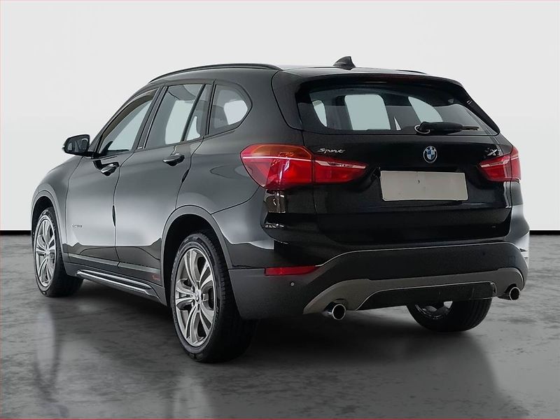 BMW X1 (2016) sDrive18d, Tempomat - fotka 4 z 18