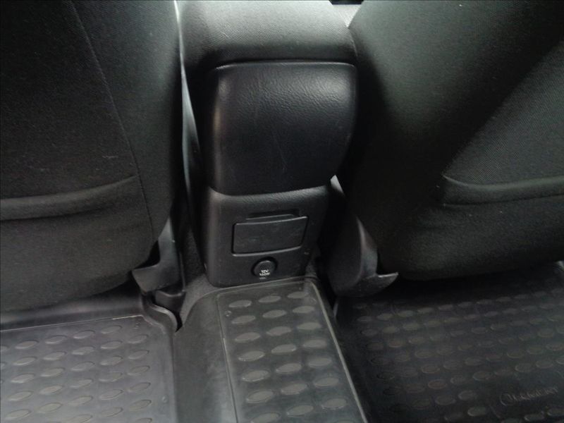 Toyota Avensis 2,0 - fotka 17 z 18