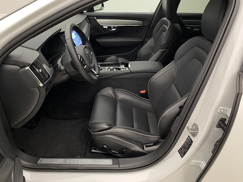 Volvo V90 T8 AWD RECHARGE DARK ULTRA - fotka 3 z 65