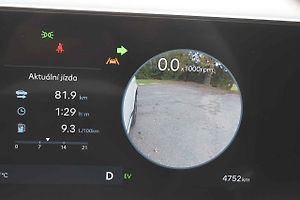 Zajímavou vychytávkou moderních modelů Hyundai je zobrazení pohledu boční kamery při spuštění blikačů