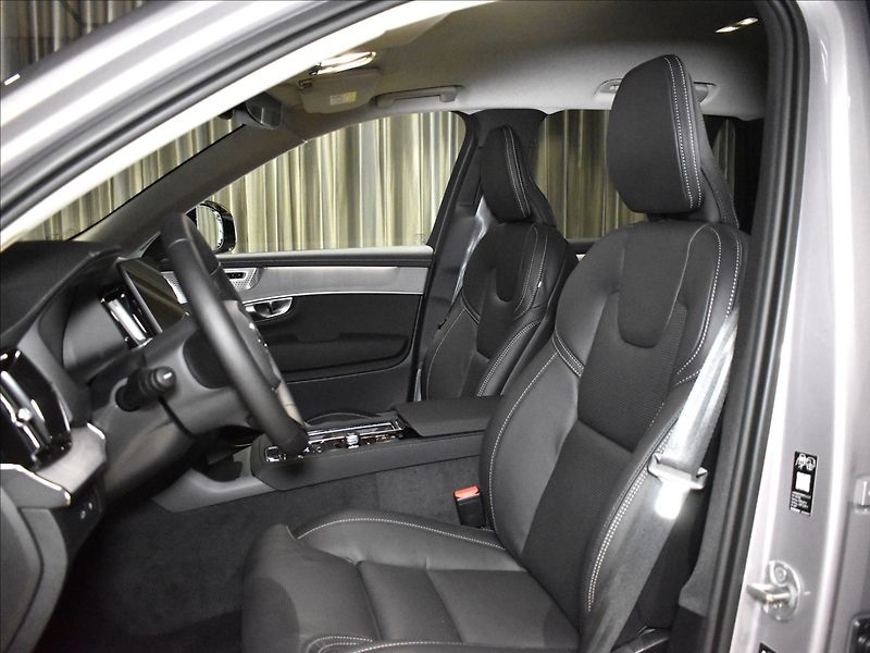 Volvo XC90 (2026) 2,0 T8  Plus Dark - fotka 11 z 35