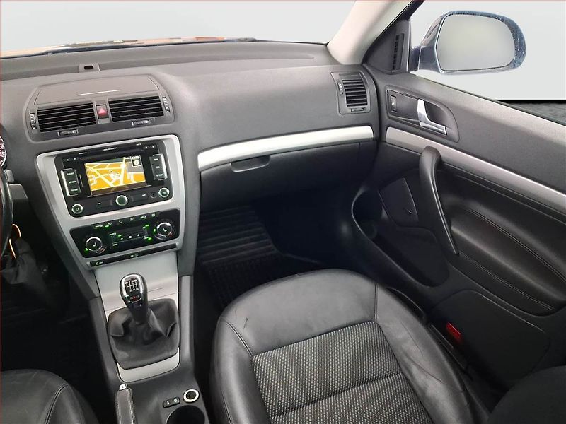 Škoda Octavia (2012) 2.0 TDI, 4X4, Navi, Xenony - fotka 8 z 20