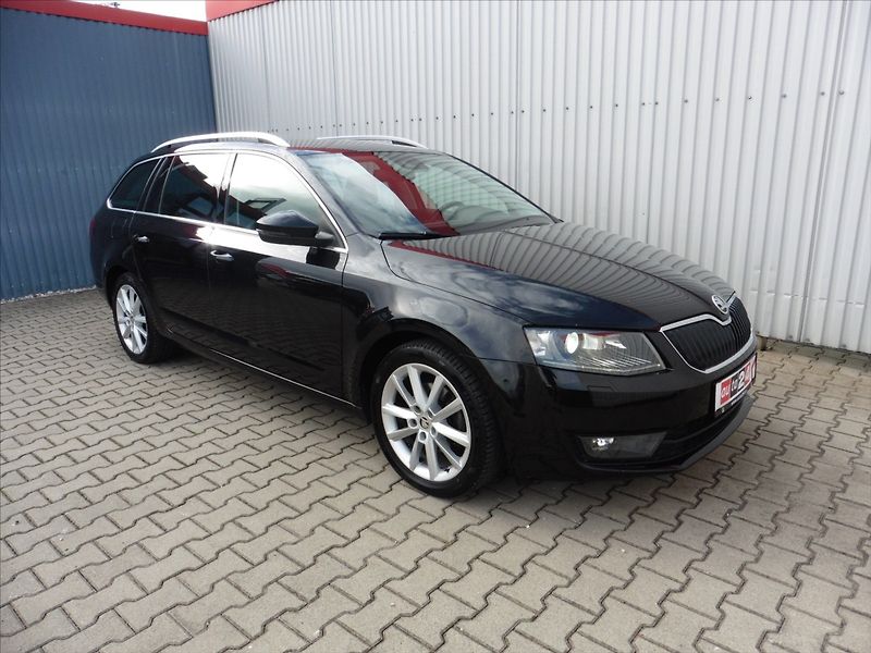 Škoda Octavia 2,0 TDi III Combi Style - fotka 2 z 13