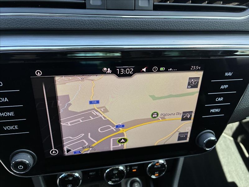 Škoda Superb 2,0 TAŽNÉ,EL.KUFR,KAMERA - fotka 27 z 32