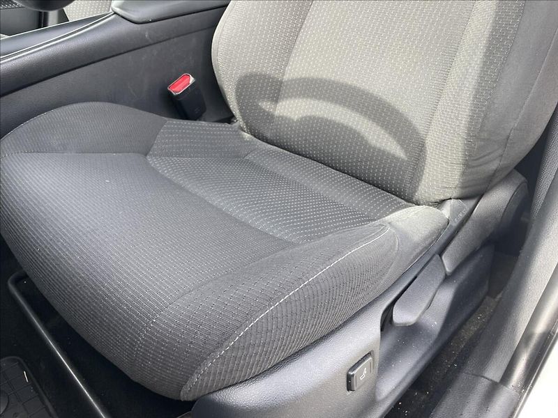 Toyota C-HR 1,8 i 72kw Hybrid e-CVT CZauto - fotka 21 z 32