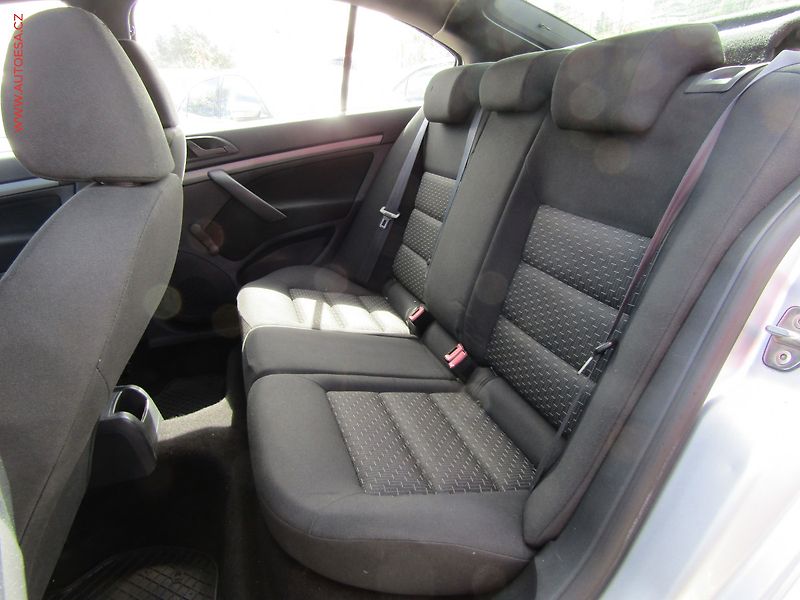Škoda Octavia (2011) 1.2 TSi, ČR, AC, park.asist - fotka 10 z 16
