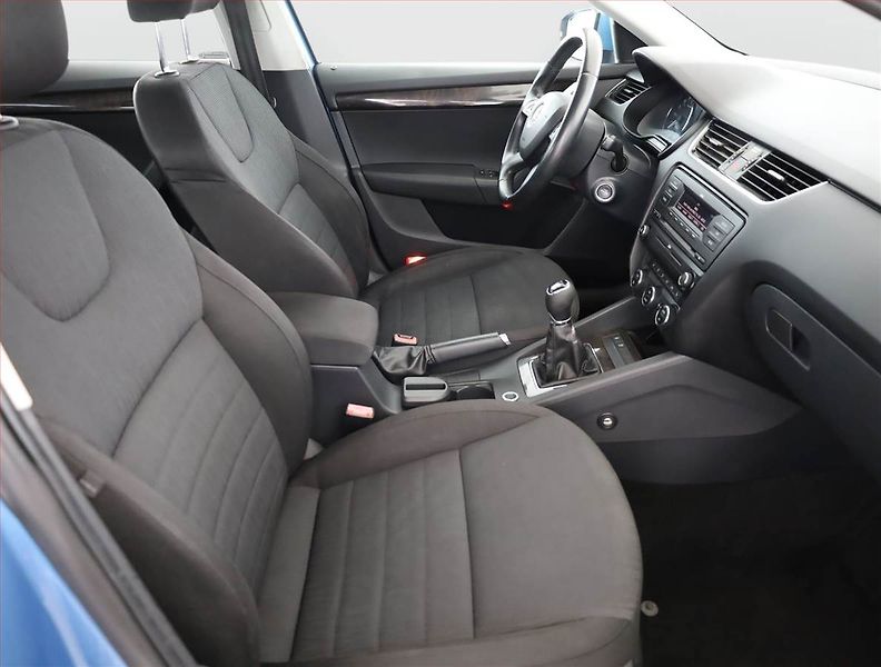 Škoda Octavia (2013) Ambition 1.6 TDI, Tempomat - fotka 7 z 19