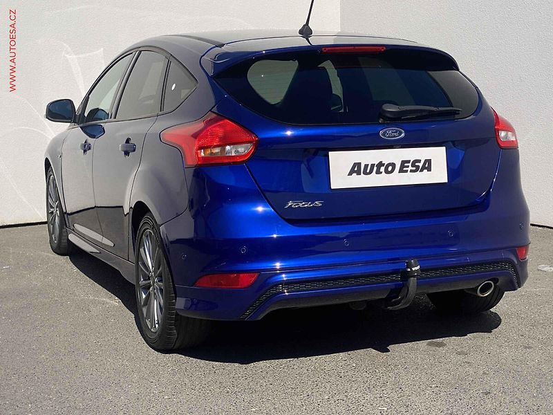 Ford Focus (2018) 2.0 TDCi, ST-Line, navi, TZ - fotka 6 z 17