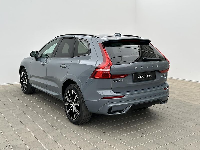 Volvo XC60 2.0 B4 4x4 ULTIMATE - fotka 4 z 31