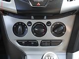 Ford Focus (2011) 1.6 TDCi, AC, park.asist - náhled 12