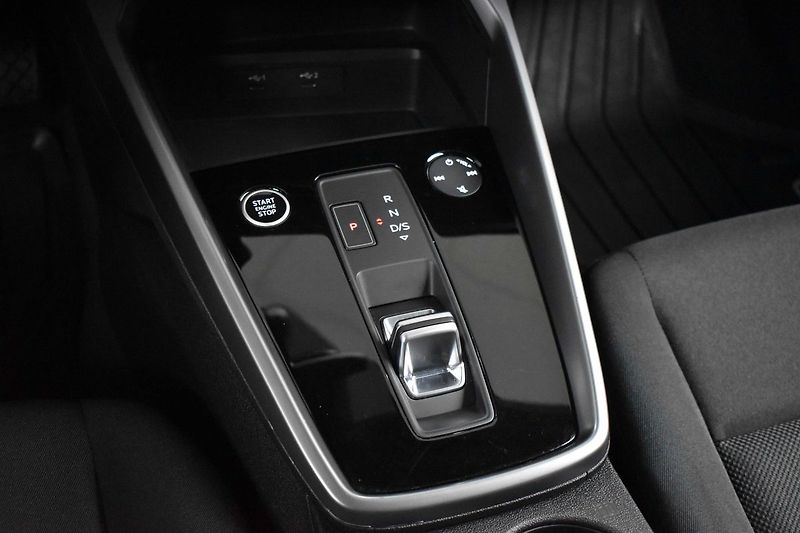 Audi A3 30 TFSi SPORT*AUTOMAT*DPH* - fotka 17 z 31