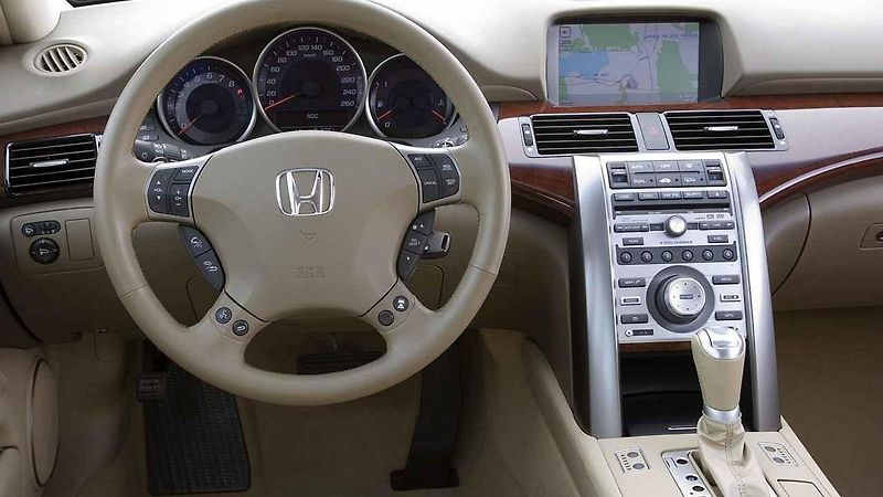 Peugeot 607.