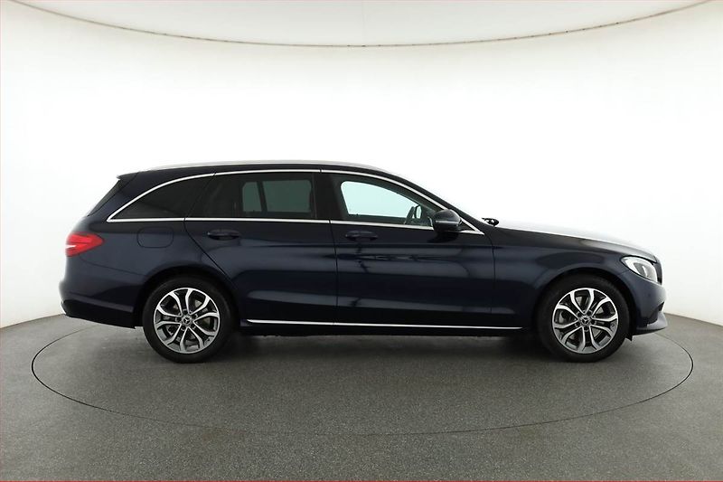 Mercedes-Benz Třídy C (2017) C 250 d 4MATIC, 4X4, Automat - fotka 6 z 21