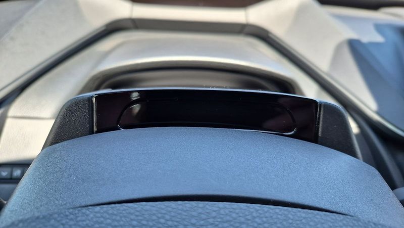 Toyota Prius 2.0PHEV Prestige Skyview - fotka 29 z 30