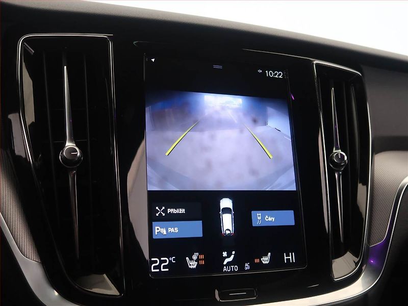 Volvo V60 (2021) R-Design B4 - fotka 22 z 29
