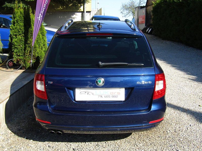 Škoda Superb (2011) 2.0 TDI CR 103kW - fotka 12 z 42