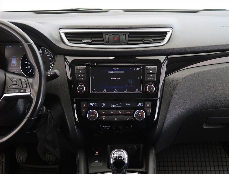 Nissan Qashqai (2019) 1.3 DIG-T, ČR,1.maj - fotka 12 z 21
