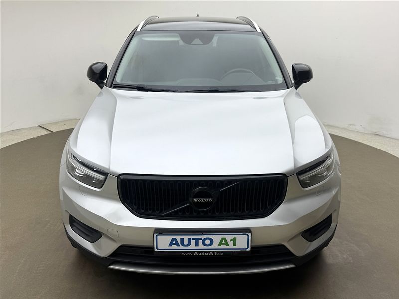 Volvo XC40 2,0 D3 AUTOMAT VÝHŘEV TAŽNÉ - fotka 2 z 41
