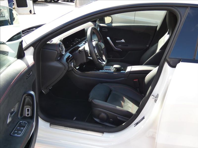 Mercedes-Benz CLA 2,0 200d 4M,1Maj, ČR, dph - fotka 11 z 35