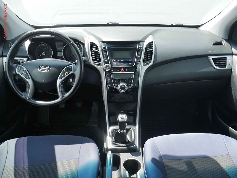 Hyundai i30 (2014) 1.6 VVTi, ČR, AC, tempo - fotka 8 z 15