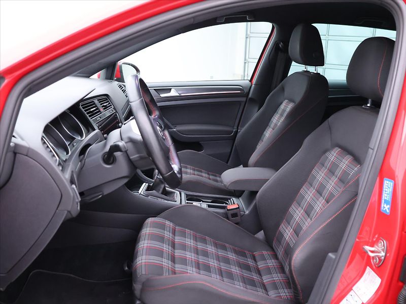 Volkswagen Golf 2,0 TSI GTI 169kW 1.Majitel - fotka 10 z 26
