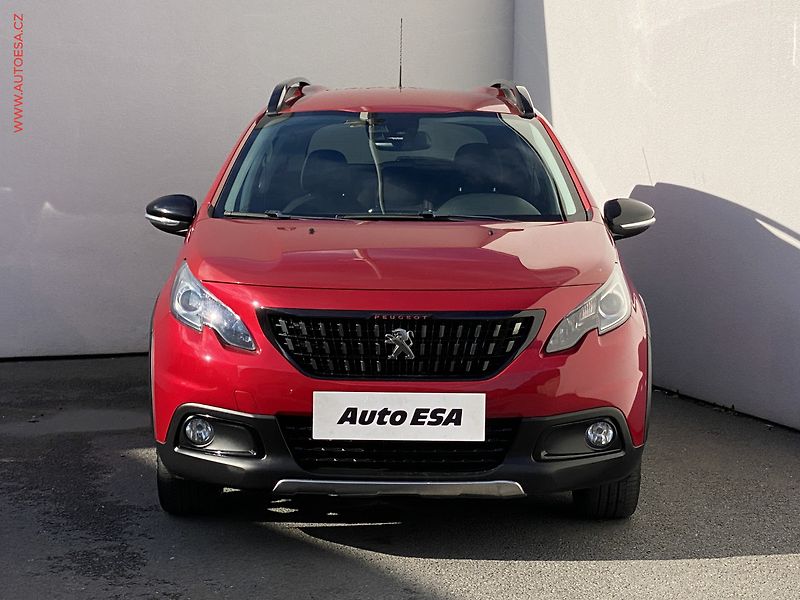 Peugeot 2008 (2018) 1.2 PT, GT Line, navi - fotka 2 z 17