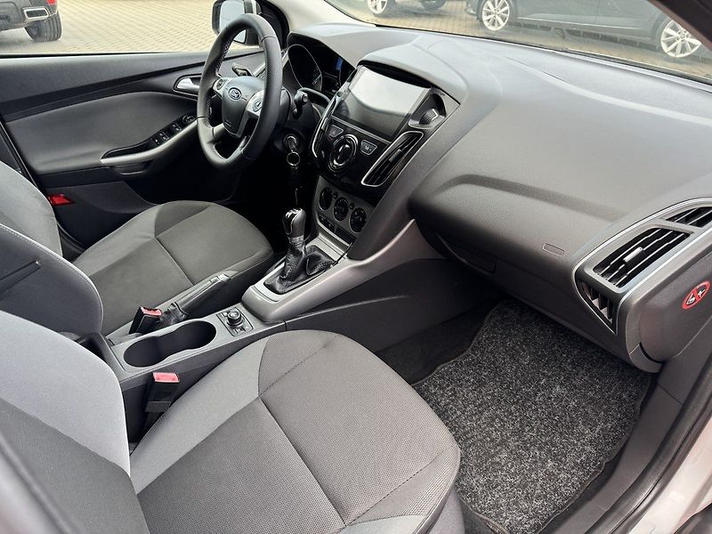 Ford Focus (2011) 1.6i Ti-VCT Klima Winter Paket - fotka 15 z 46