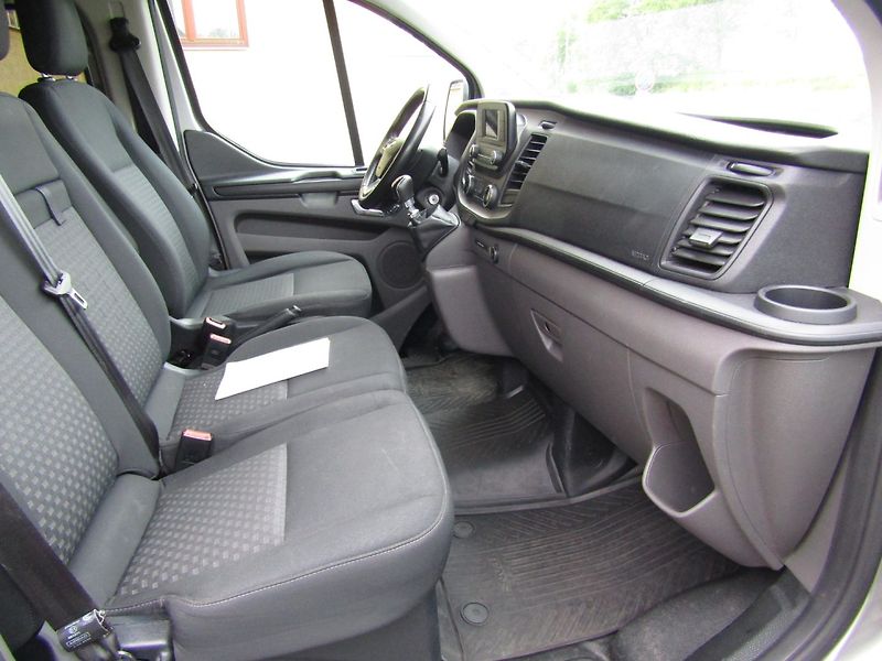 Ford Transit Custom (2019) 2.0 TDCi 96kW  9 MÍST - fotka 23 z 33