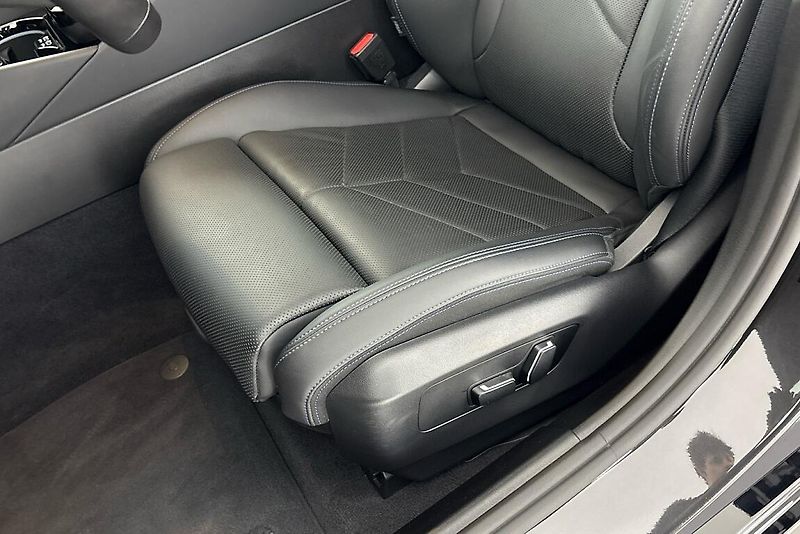 BMW Řada 5 540d xDrive Touring - fotka 7 z 24
