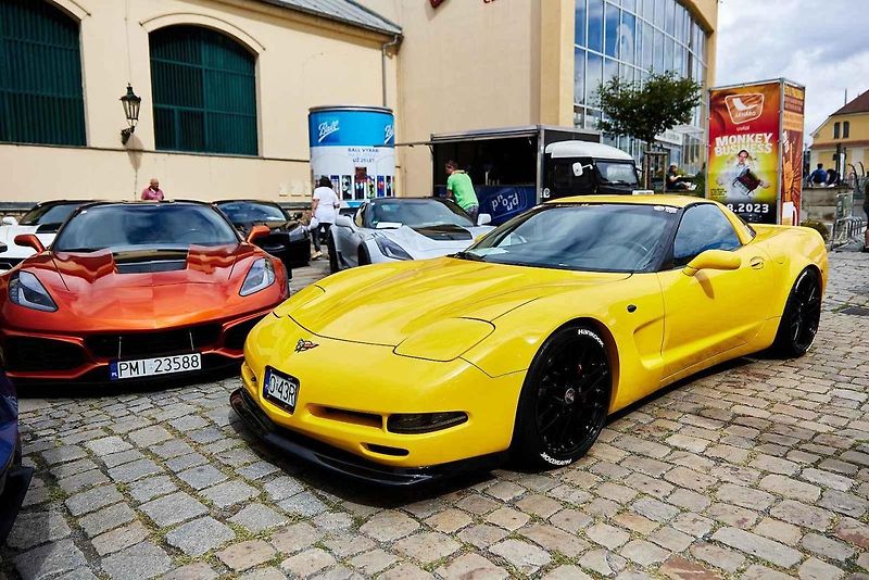 Americké automobily Corvette na 21. ročníku tradičního srazu v areálu Plzeňského Prazdroje.