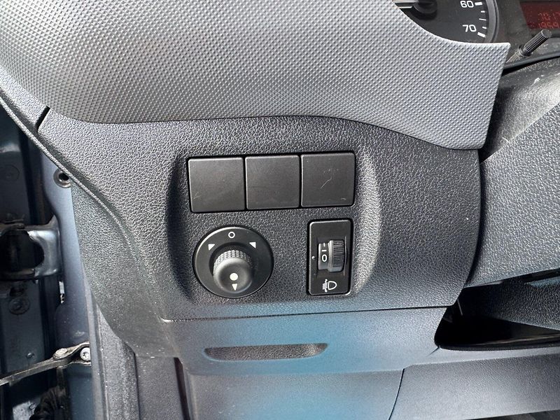 Peugeot Partner (2009) 1.6 16V - fotka 16 z 28